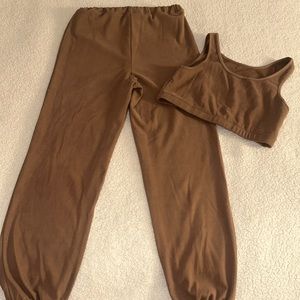 Woman’s 2 piece brown suede pants and top set woman’s size small